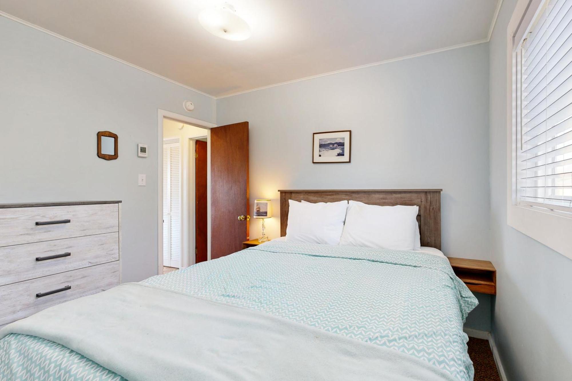Breakers Cottage Рокуэй-Бич Экстерьер фото